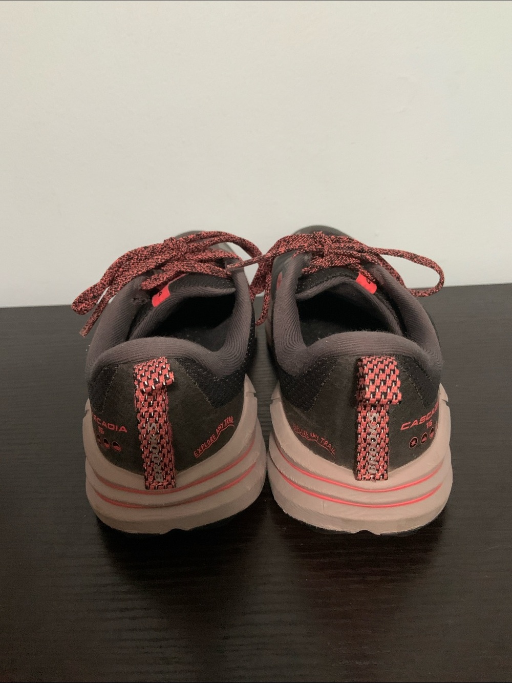 Brooks Cascadia 16 Sneakers size 8 Gray and Pink - Picture 4 of 10